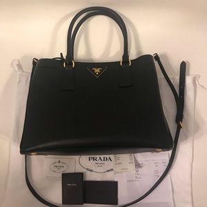 ⭕️SOLD⭕️    Prada Saffiano Luxe Lux tote